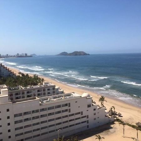 Beautiful 3 Bedroom, Fully Furnished, On The Beach Mazatlán Kültér fotó