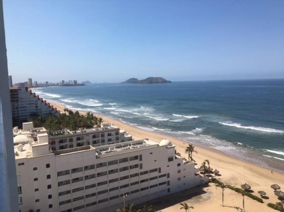 Beautiful 3 Bedroom, Fully Furnished, On The Beach Mazatlán Kültér fotó